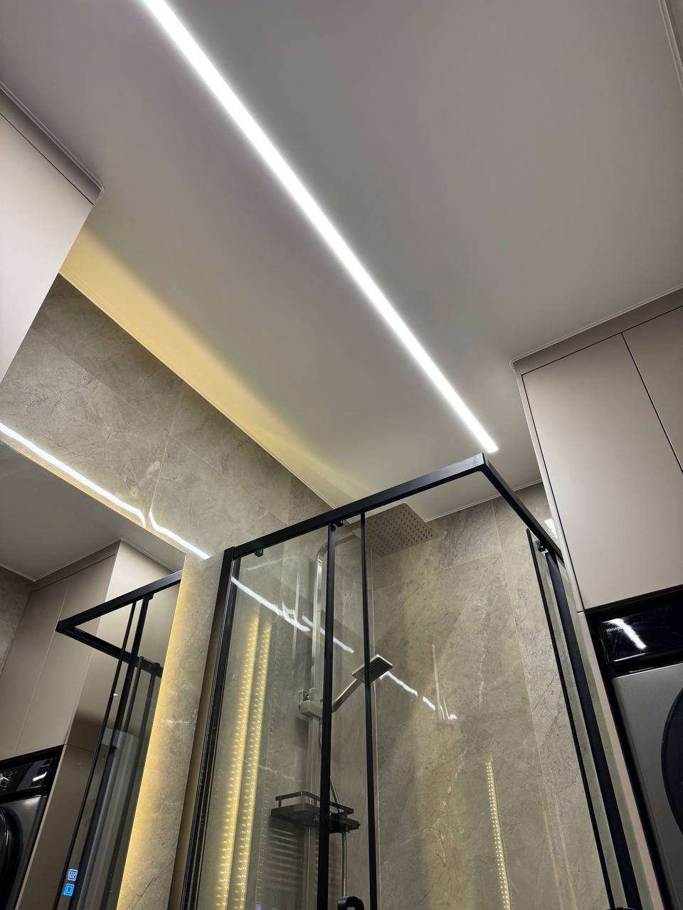 Теневой профиль со световой линией